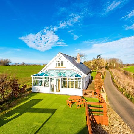 "Woodlands" By Greenstay Serviced Accommodation - Luxury 3 Bed Cottage In North Wales With Stunning Countryside Views & Parking - Close To Glan Clwyd Hospital - The Perfect Choice For Contractors, Business Travellers, Families And Groups Bodelwyddan Exterior foto