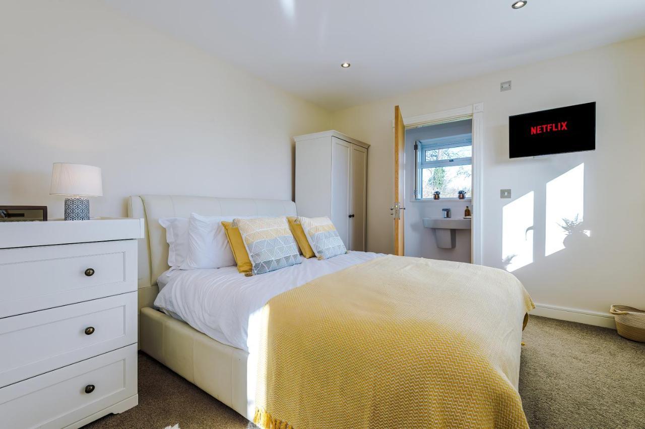 "Woodlands" By Greenstay Serviced Accommodation - Luxury 3 Bed Cottage In North Wales With Stunning Countryside Views & Parking - Close To Glan Clwyd Hospital - The Perfect Choice For Contractors, Business Travellers, Families And Groups Bodelwyddan Exterior foto