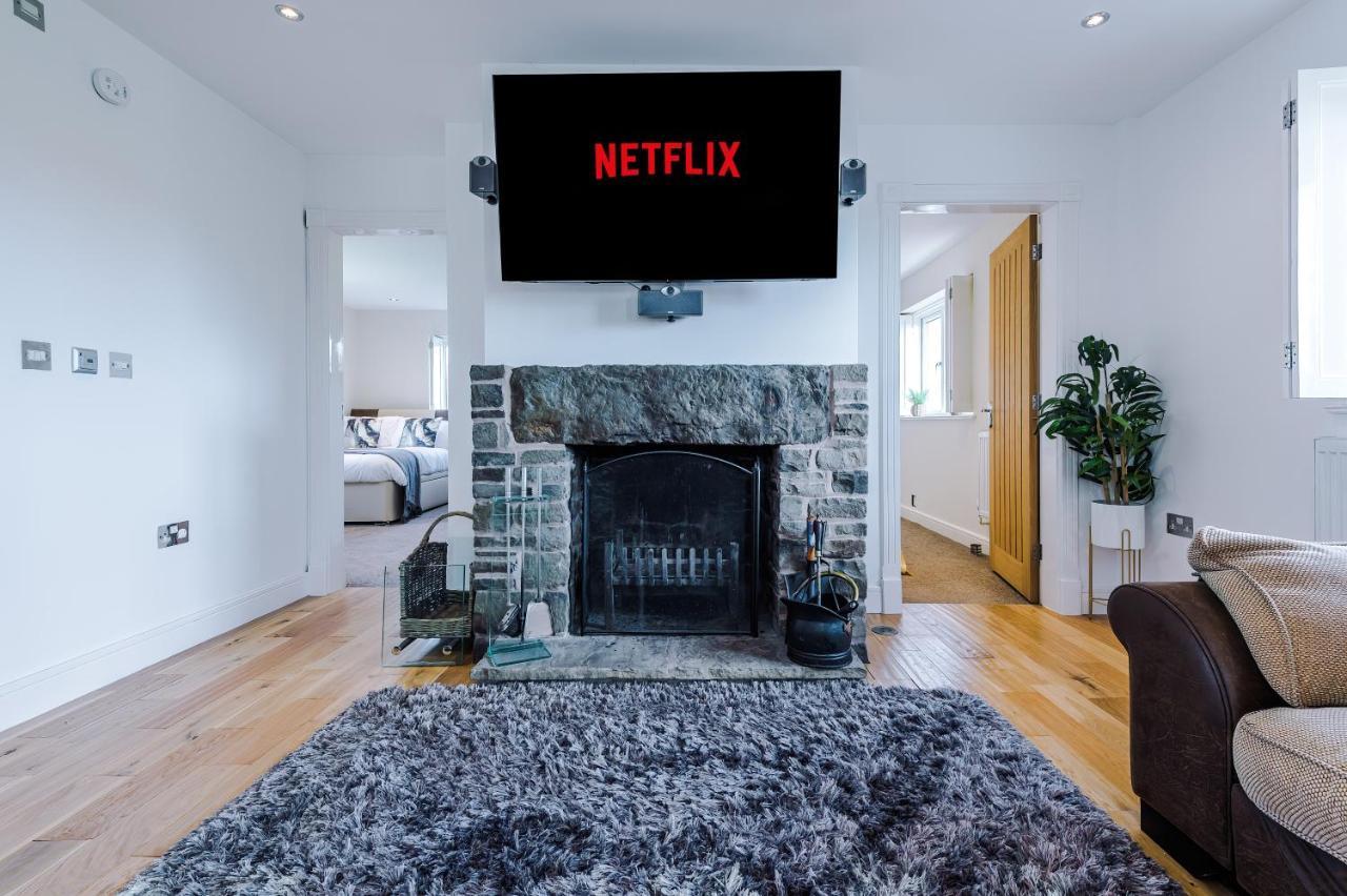 "Woodlands" By Greenstay Serviced Accommodation - Luxury 3 Bed Cottage In North Wales With Stunning Countryside Views & Parking - Close To Glan Clwyd Hospital - The Perfect Choice For Contractors, Business Travellers, Families And Groups Bodelwyddan Exterior foto
