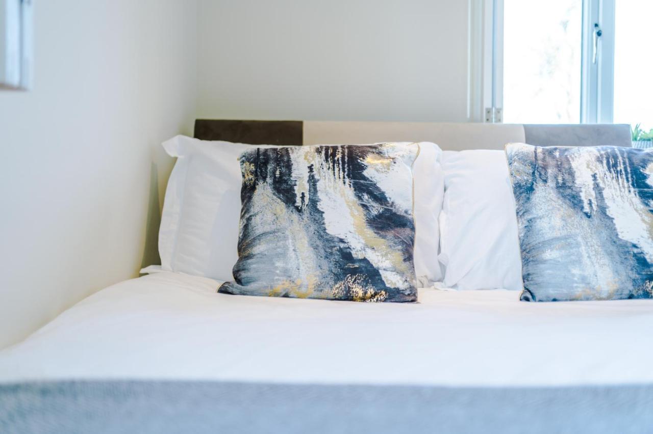 "Woodlands" By Greenstay Serviced Accommodation - Luxury 3 Bed Cottage In North Wales With Stunning Countryside Views & Parking - Close To Glan Clwyd Hospital - The Perfect Choice For Contractors, Business Travellers, Families And Groups Bodelwyddan Exterior foto