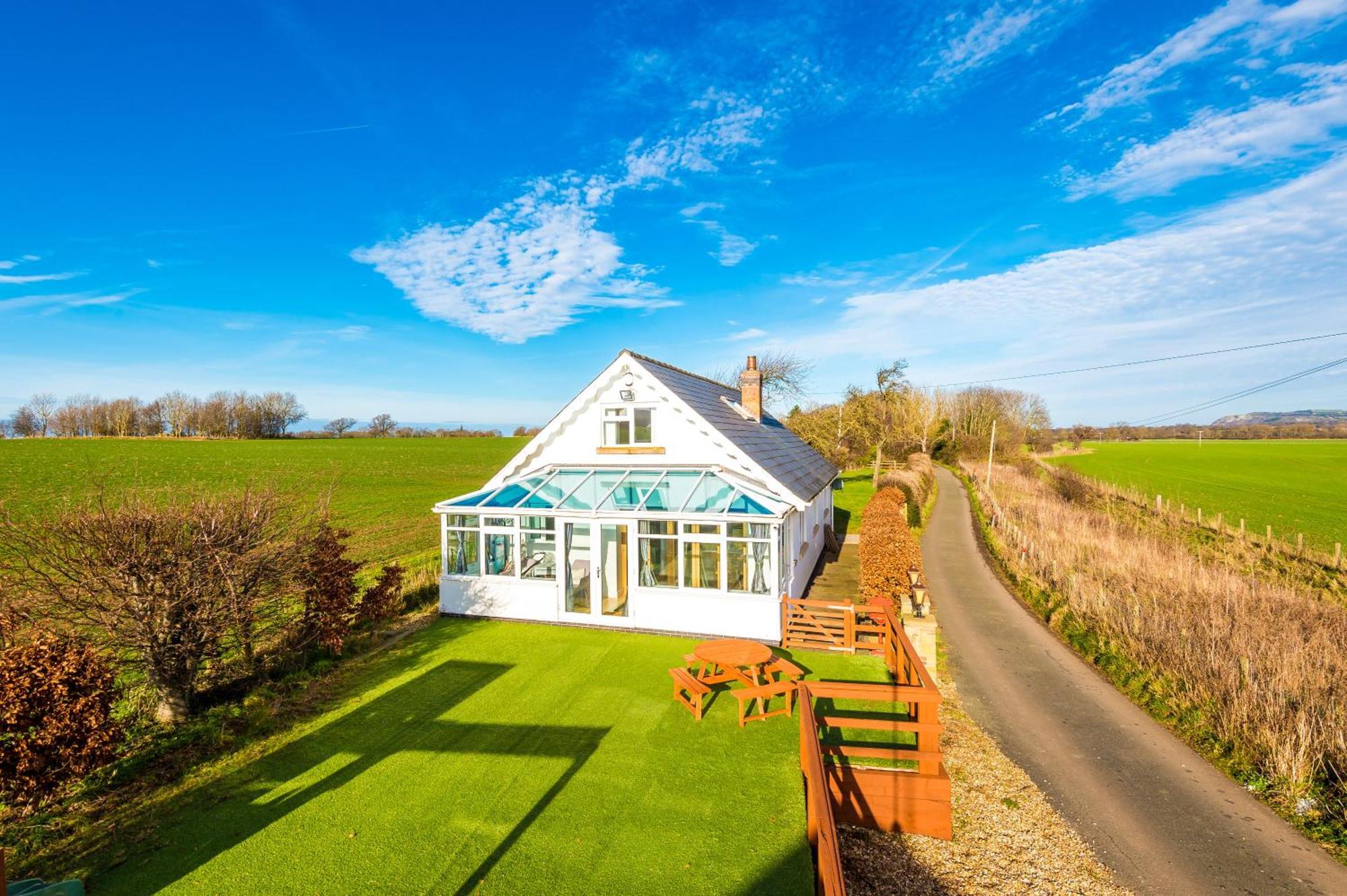 "Woodlands" By Greenstay Serviced Accommodation - Luxury 3 Bed Cottage In North Wales With Stunning Countryside Views & Parking - Close To Glan Clwyd Hospital - The Perfect Choice For Contractors, Business Travellers, Families And Groups Bodelwyddan Exterior foto